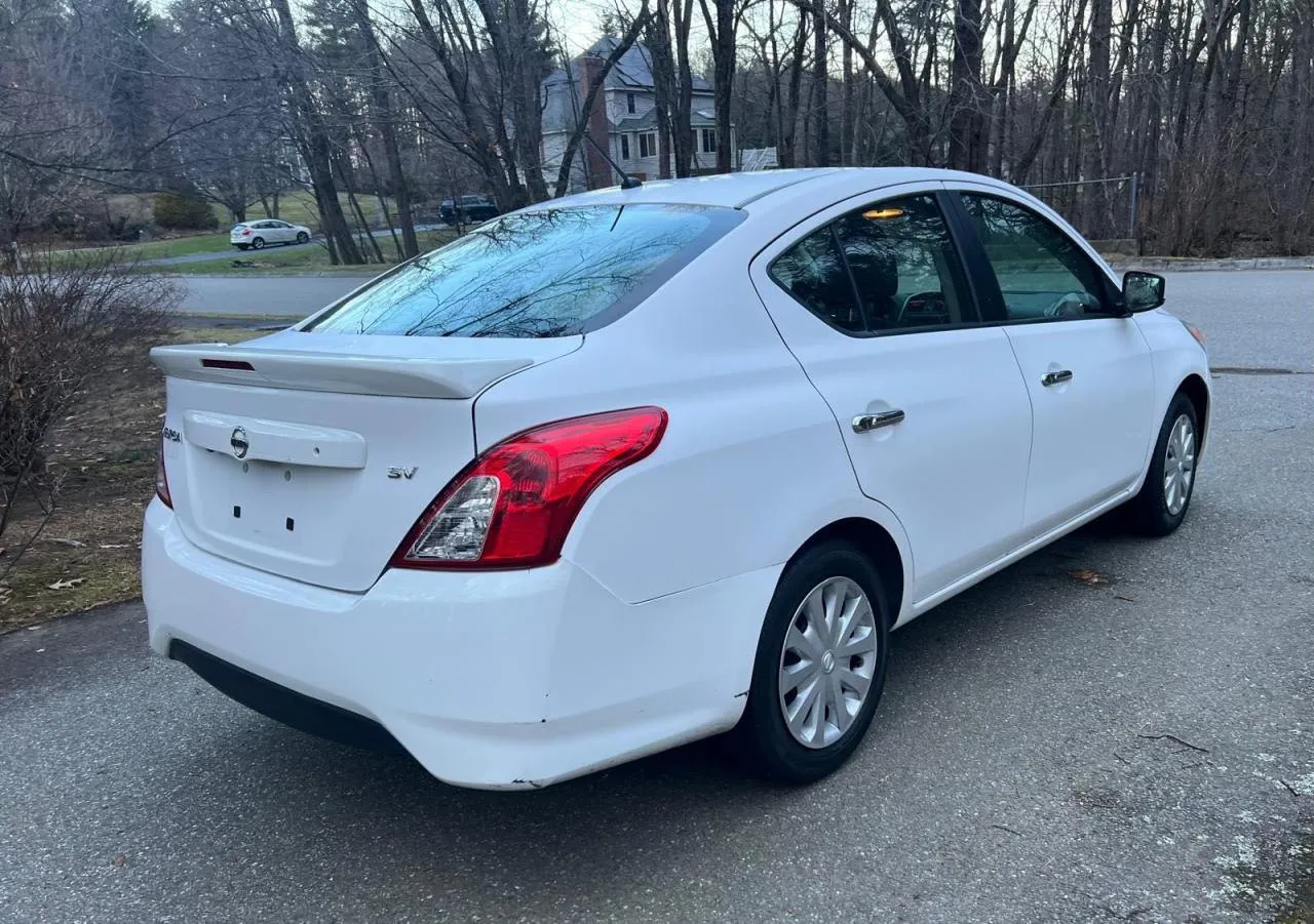 NISSAN VERSA S