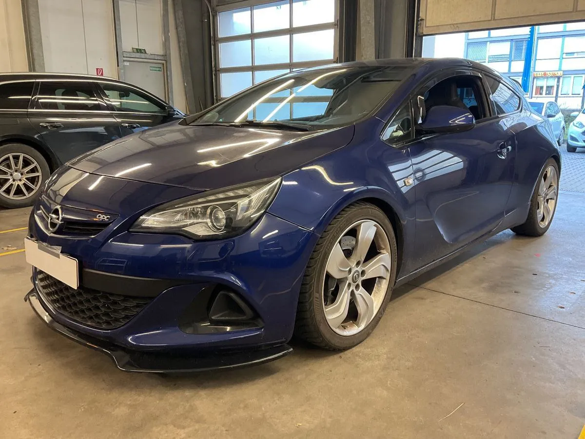 Opel Astra GTC 2.0 Turbo