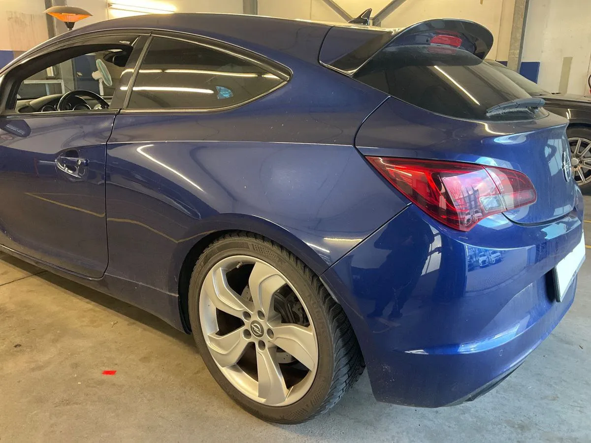 Opel Astra GTC 2.0 Turbo